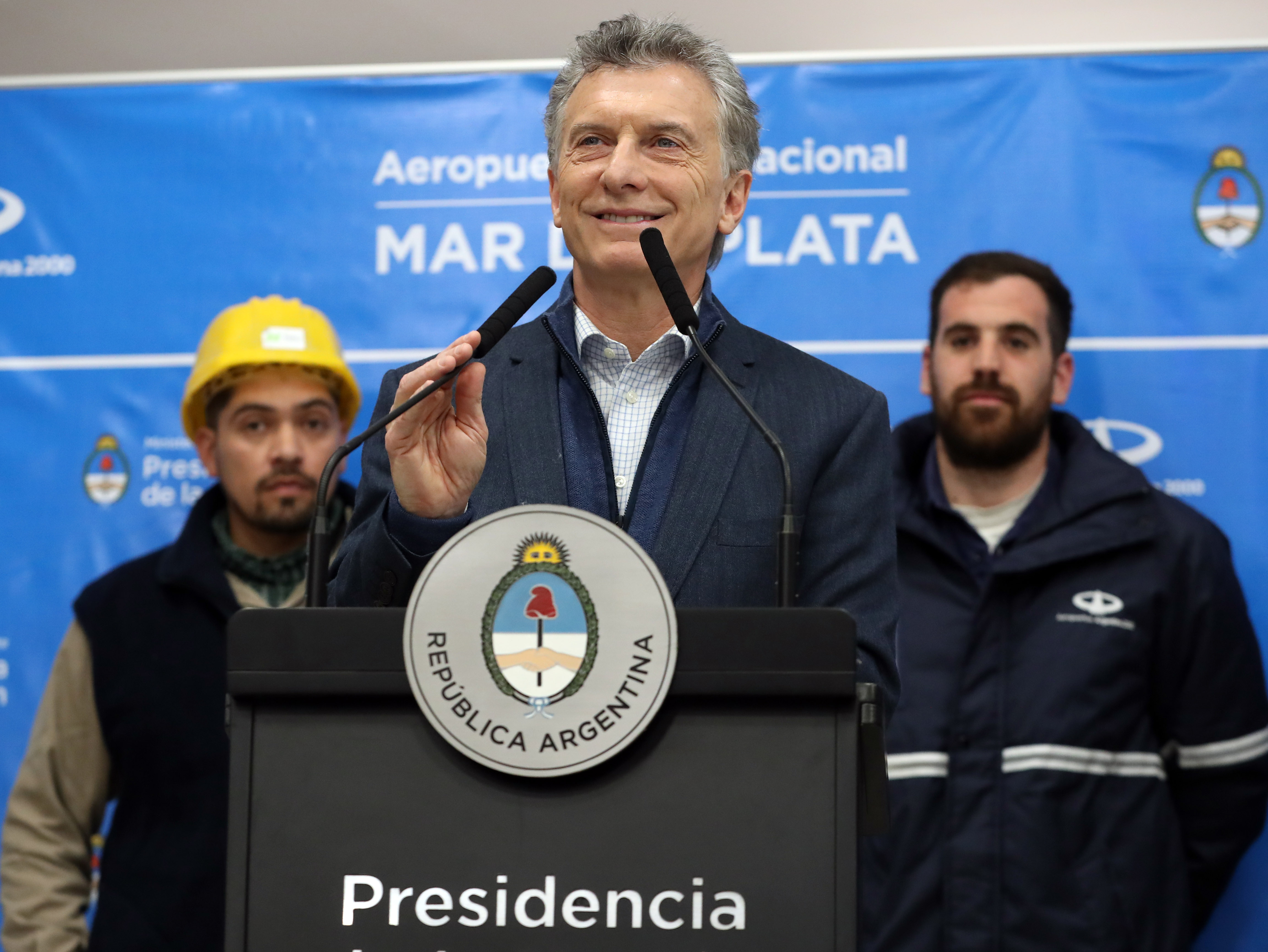El Presidente Macri junto a los trabajadores.