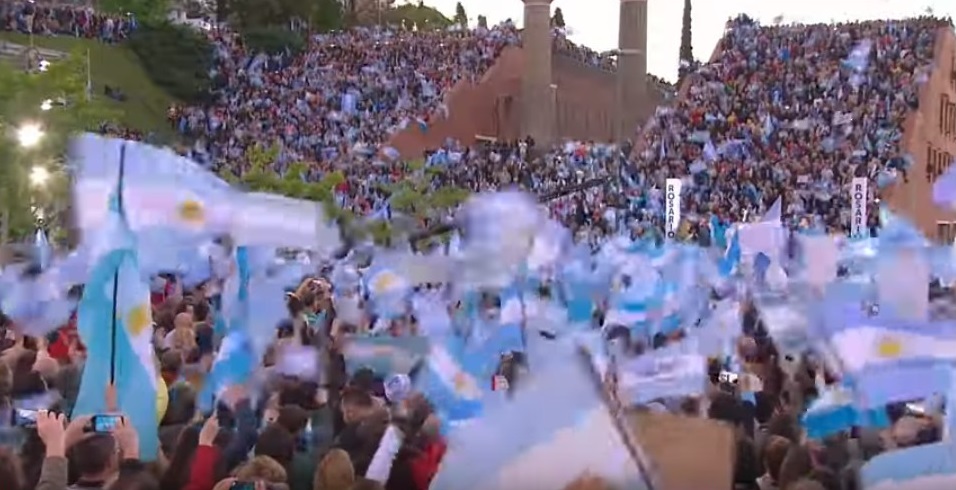 El Presidente Macri junto a miles de argentinos en la Marcha del Sí Se Puede en Rosario.