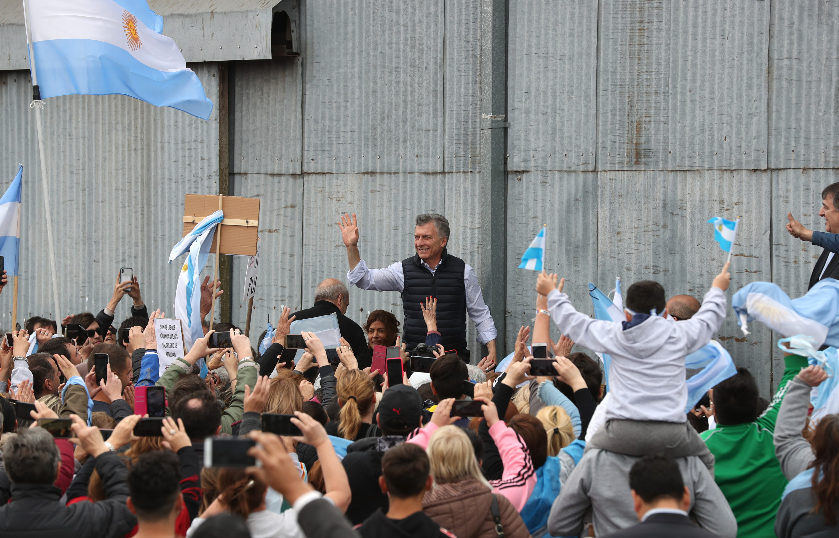El Presidente Macri recorriendo el país.