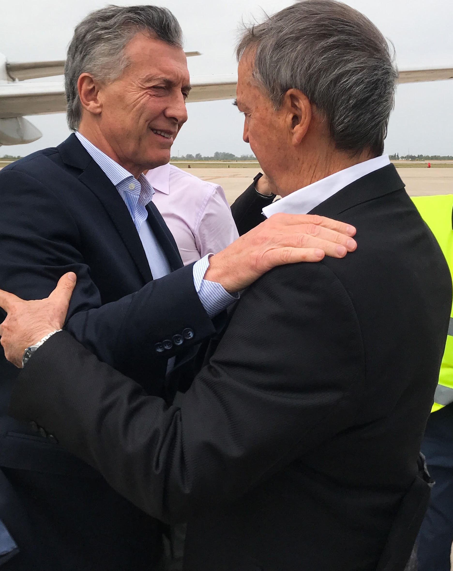 El Presidente Mauricio Macri fue recibido por el Gobernador de Córdoba, Juan Schiaretti,