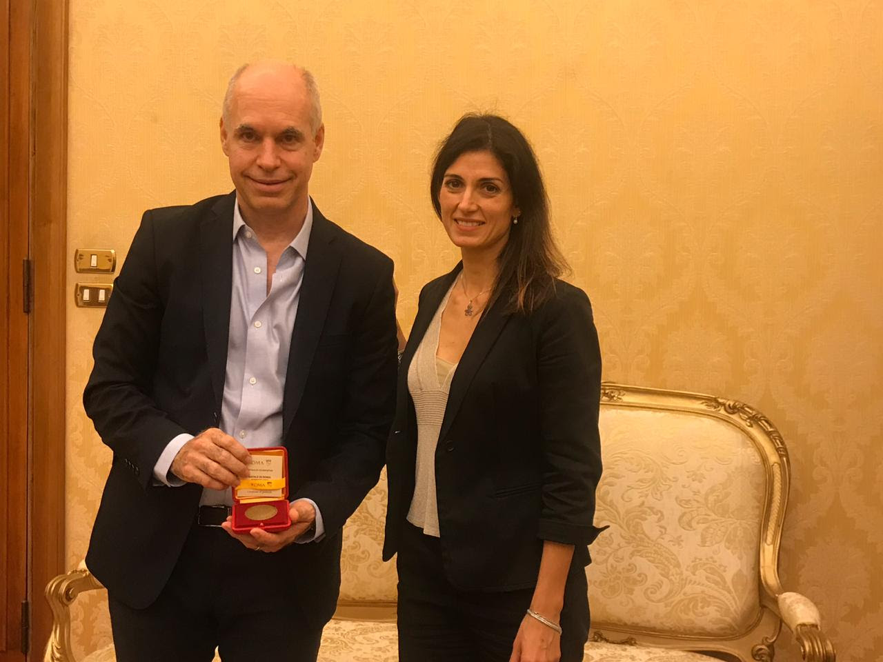 Rodríguez Larreta se reunió en Italia con la alcaldesa de Roma, Virginia Raggi.