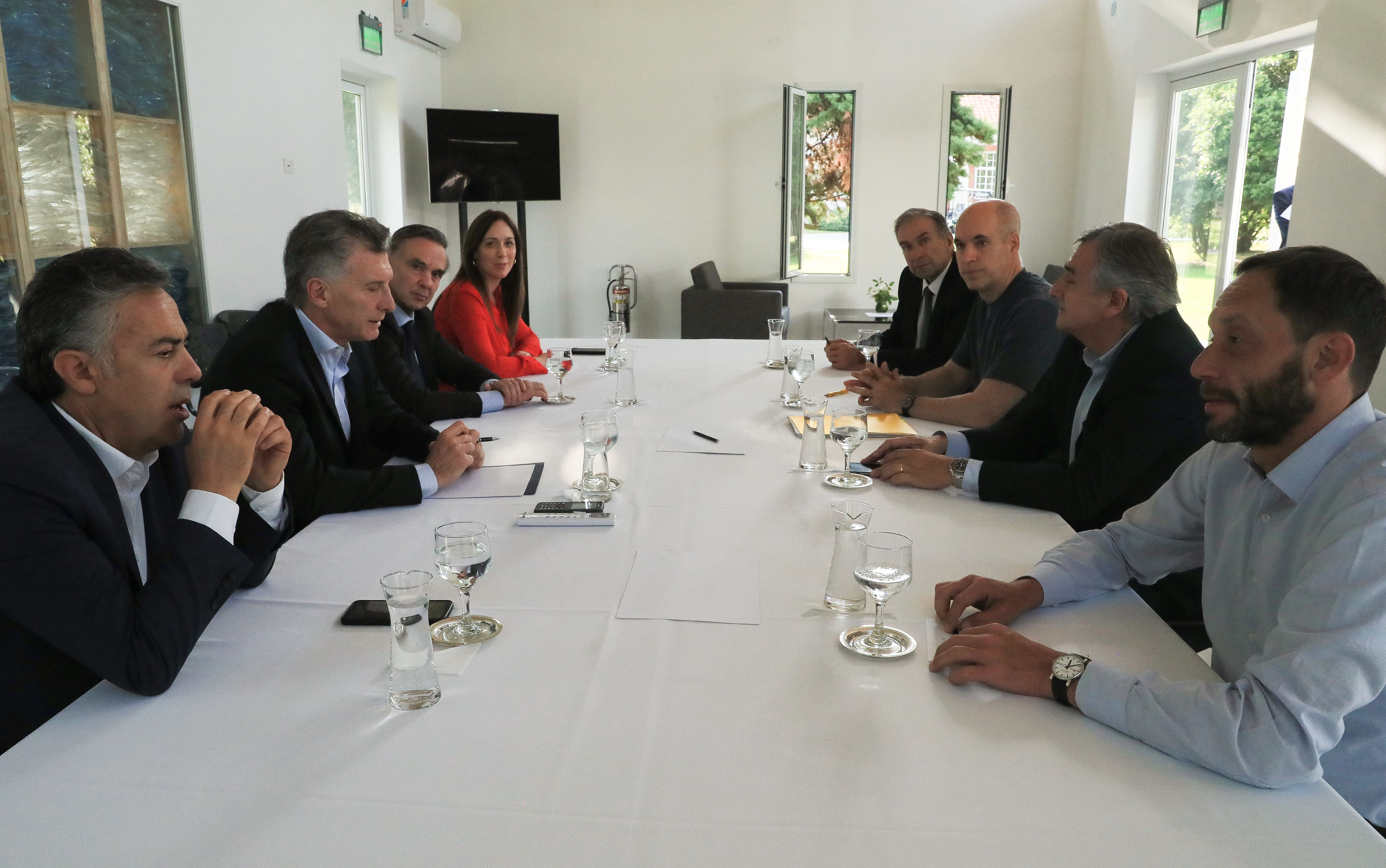 El presidente Macri se reunió con gobernadores y legisladores en Olivos.