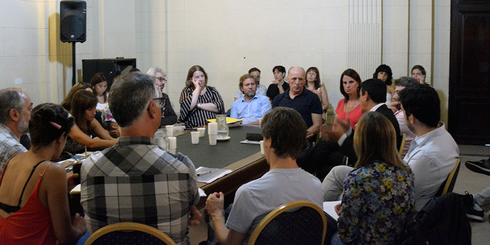 El Defensor del Pueblo de la Ciudad de Buenos Aires, Alejandro Amor, se reunió con un grupo de legisladores.