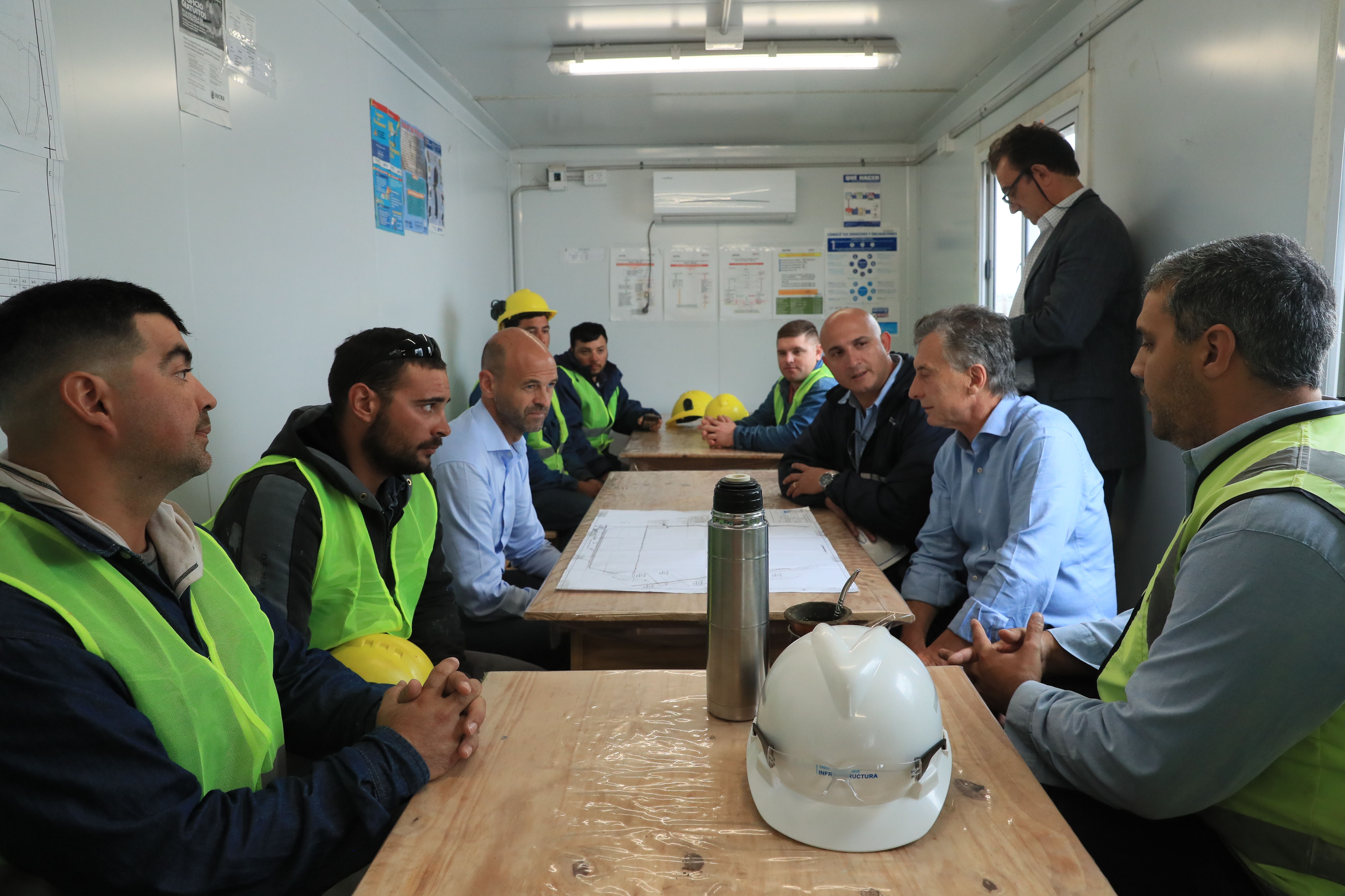 El Presidente Mauricio Macri visitó las obras del nuevo acceso del Ferrocarril Belgrano.
