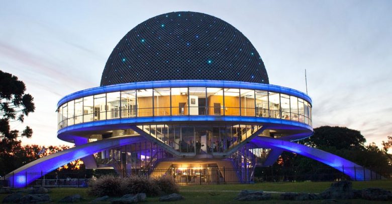 El Planetario está ubicado en el barrio de Palermo en la Ciudad de Buenos Aires.