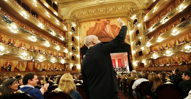 Educación: Homenaje a los docentes en el Teatro Colón.