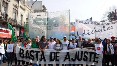 Provincia de Buenos Aires: Presión de los gremios para la reapertura de paritarias.