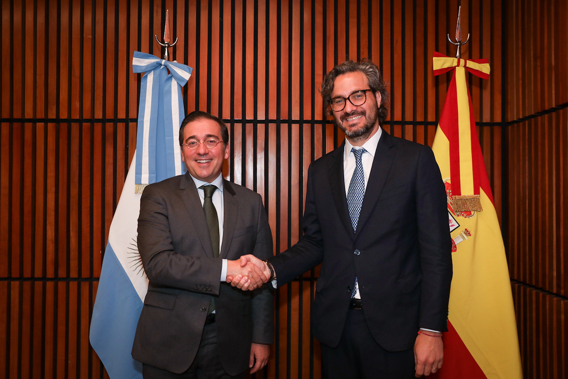 El Canciller de la Argentina, Santiago Cafiero, y el Ministro de Asuntos Exteriores de España, Unión Europea y Cooperación, José Manuel Albares Bueno.