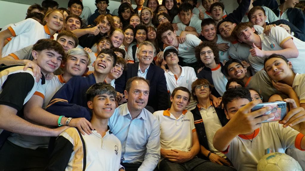 Mauricio Macri visitó las ciudades bonaerenses de Campana y San Nicolás.