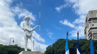 Emplazaron el monumento de Gustavo Cerati en Costa Rica.